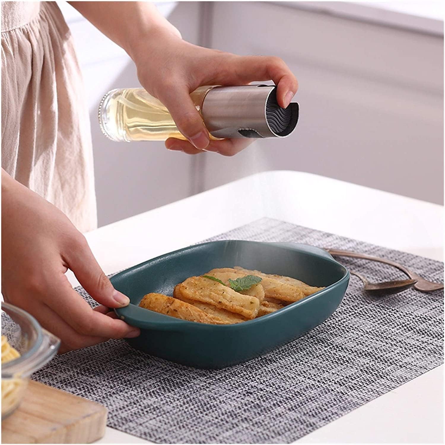Oil spray bottle
